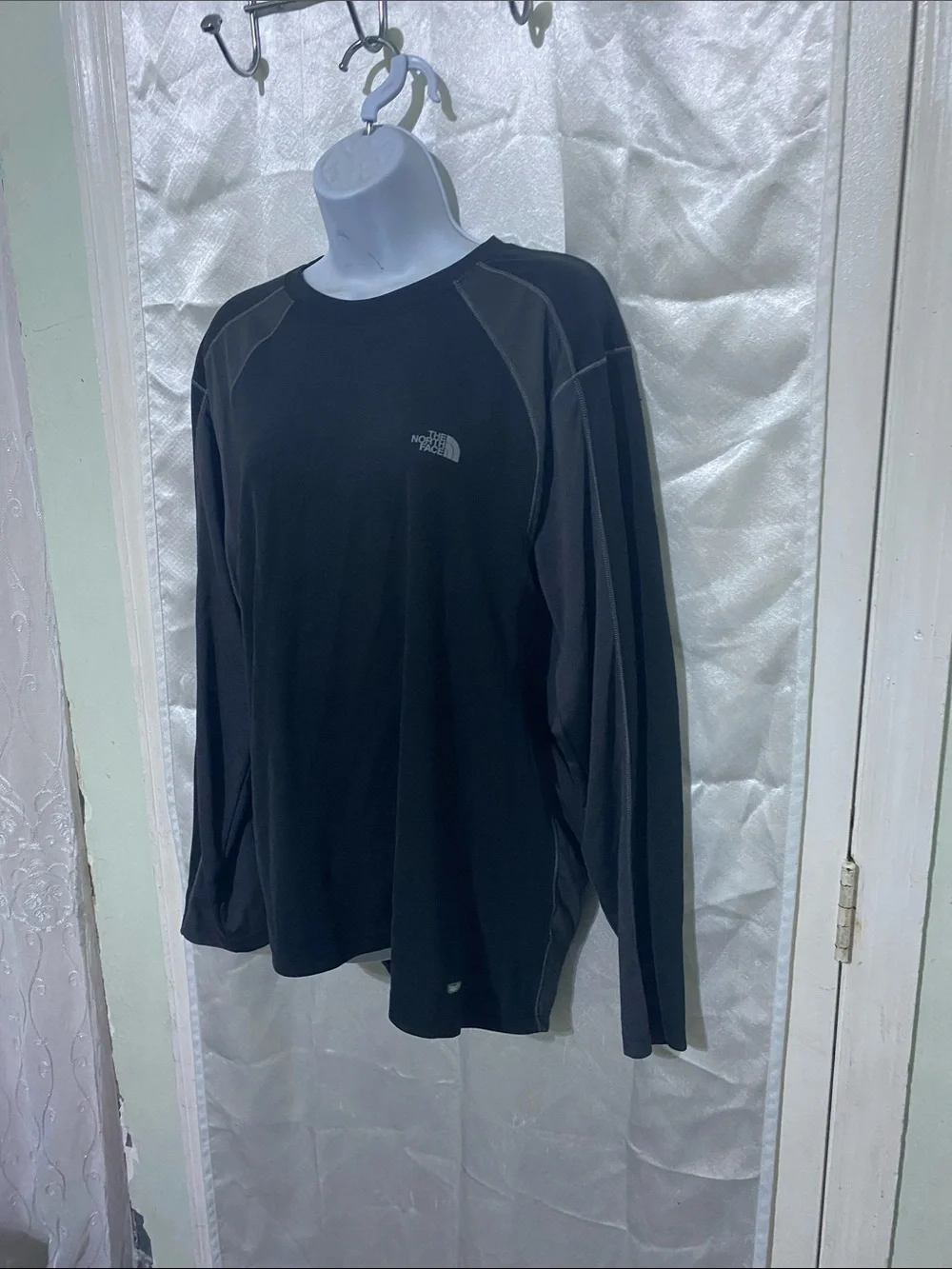 NWOT The North Face Men's Black Long-Sleeve Active Crew with Gray Panels